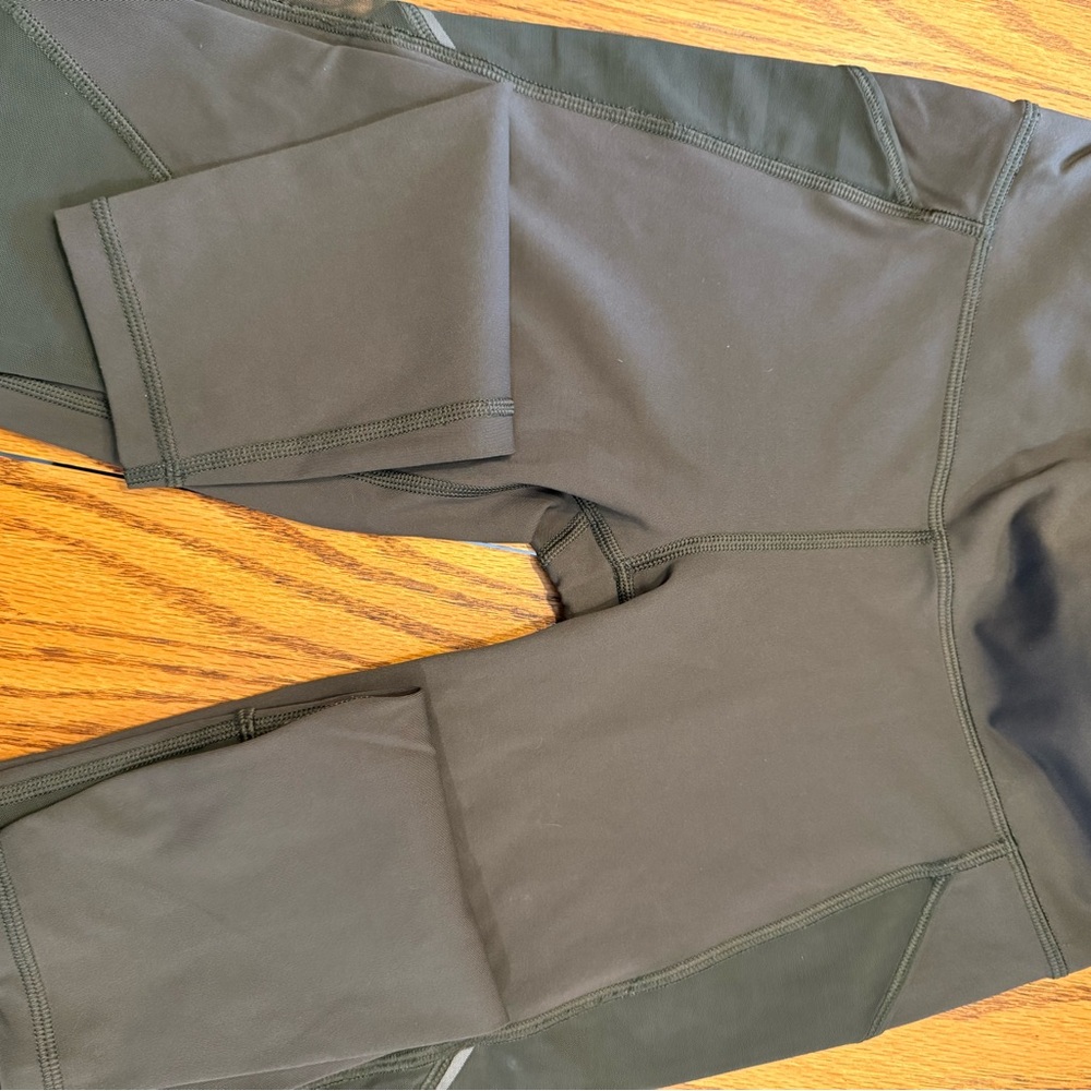 Lululemon Performance Leggings w/ Mesh Details - Size 6